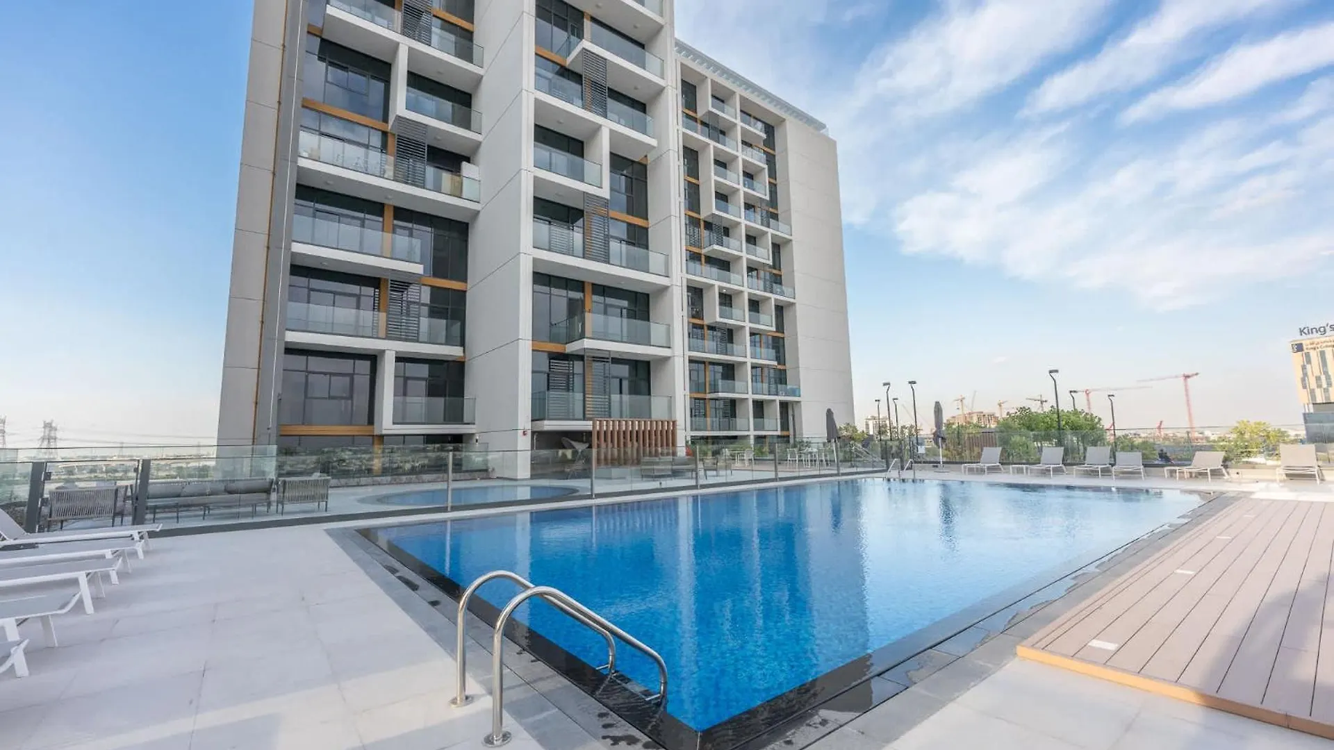 Modern Aesthetic 1-Bedroom Apartment In Dubai Hills