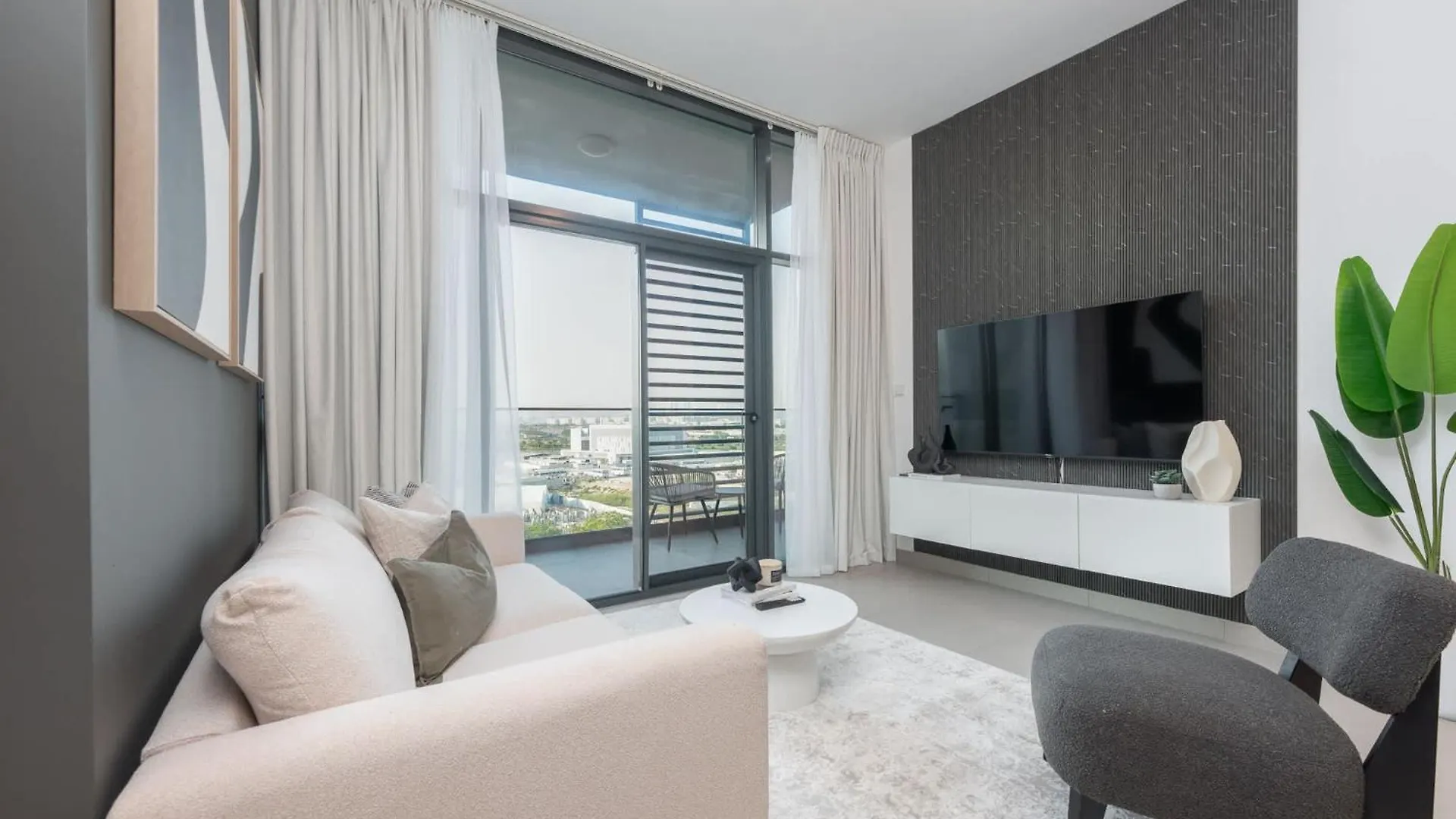 Modern Aesthetic 1-Bedroom Apartment In Dubai Hills